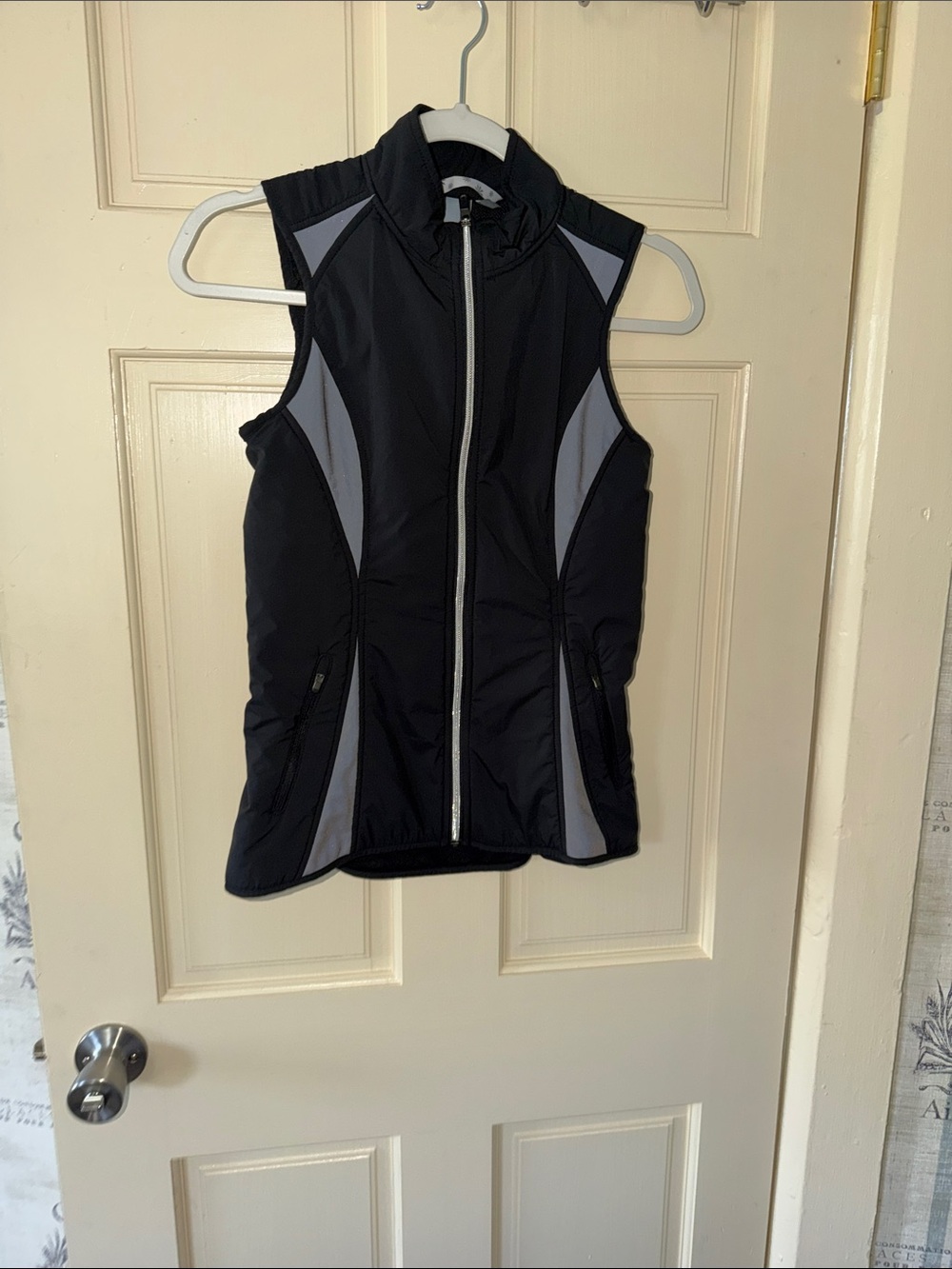 Athleta Women’s Black & Gray Lightweight Zip-Up Vest